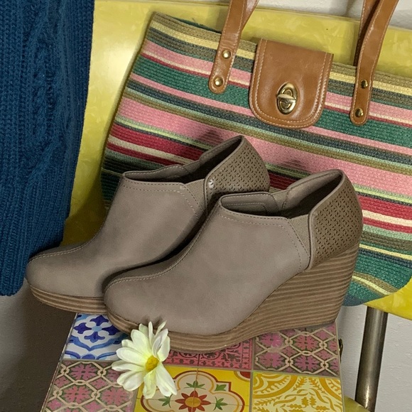 Dr. Scholl's Shoes - Dr Scholls Comfort Booties sz 7